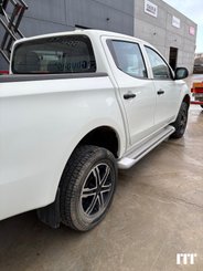 Voiture Mitsubishi L200 - 8